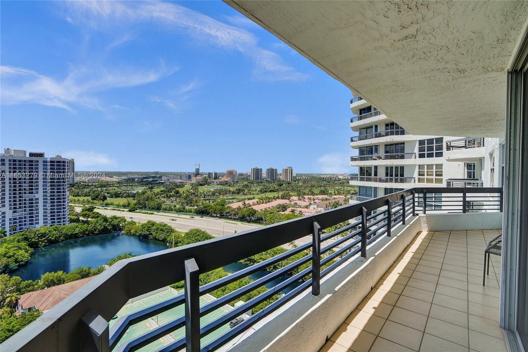 For Sale: $850,000 (3 beds, 3 baths, 1714 Square Feet)