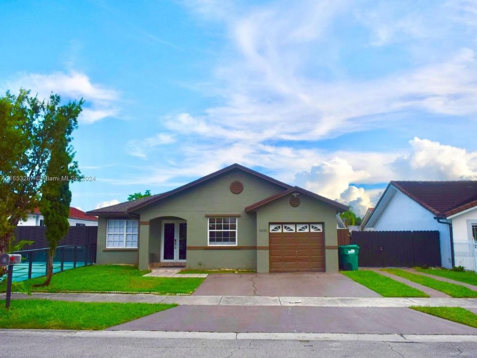 For Sale: $700,000 (3 beds, 2 baths, 1557 Square Feet)