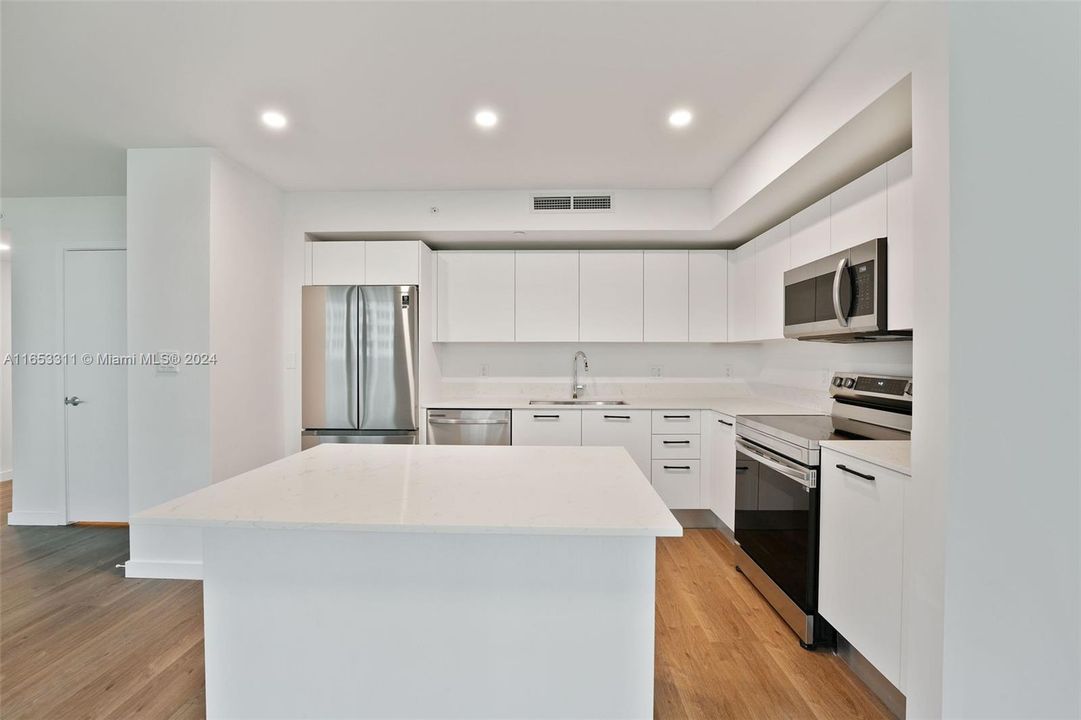 Active With Contract: $4,720 (2 beds, 2 baths, 1309 Square Feet)