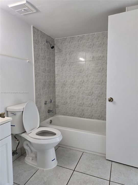 Active With Contract: $2,200 (2 beds, 2 baths, 850 Square Feet)