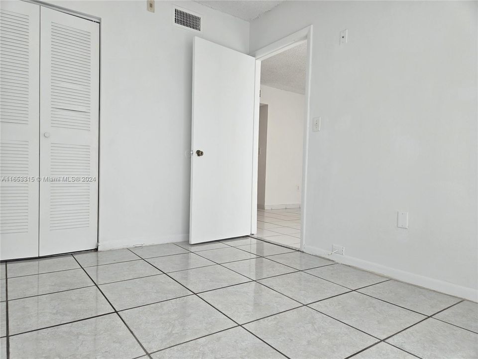 Active With Contract: $2,200 (2 beds, 2 baths, 850 Square Feet)