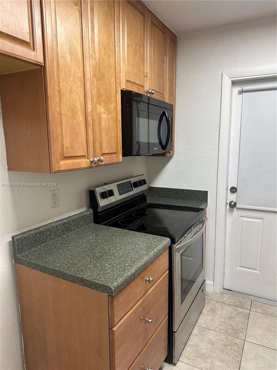 Recently Rented: $2,000 (1 beds, 1 baths, 690 Square Feet)
