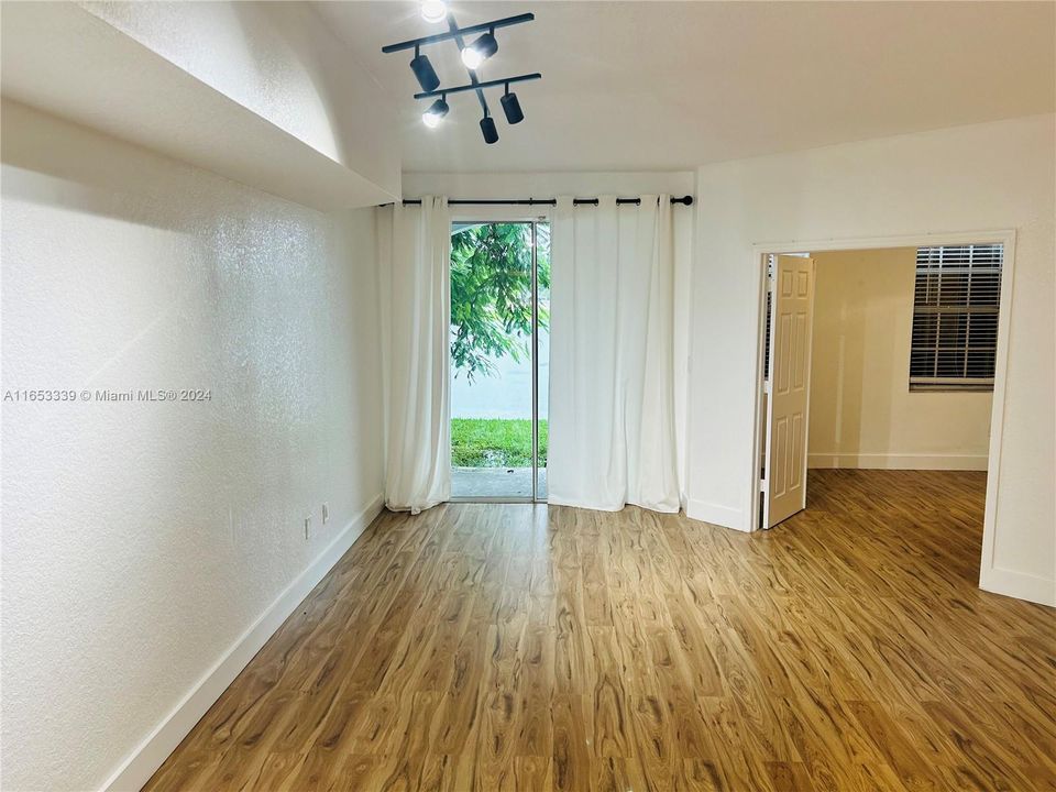 For Rent: $2,600 (2 beds, 1 baths, 1068 Square Feet)