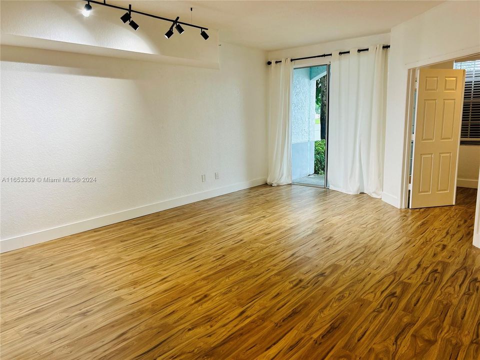 For Rent: $2,600 (2 beds, 1 baths, 1068 Square Feet)