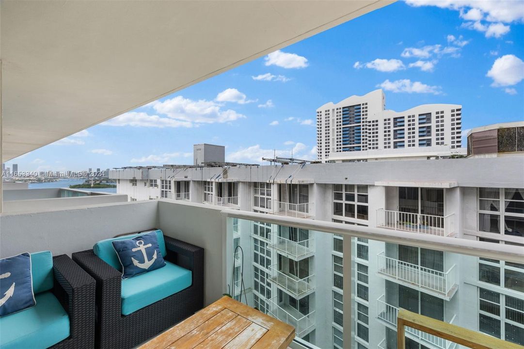 For Sale: $599,000 (1 beds, 1 baths, 837 Square Feet)