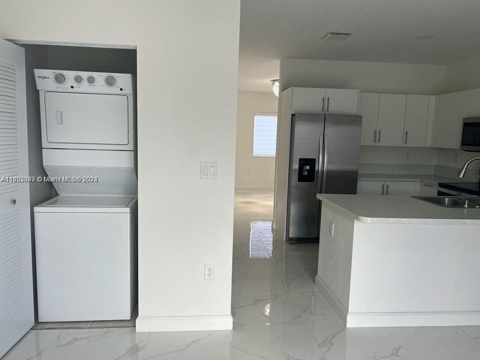 For Rent: $2,350 (2 beds, 2 baths, 1224 Square Feet)