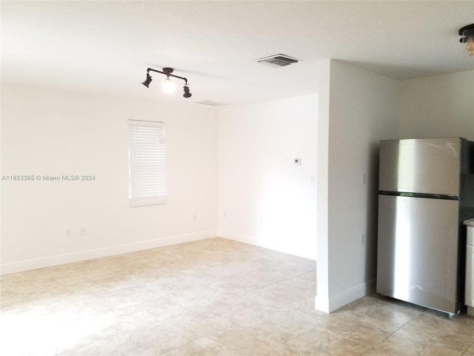 For Rent: $2,200 (1 beds, 1 baths, 640 Square Feet)