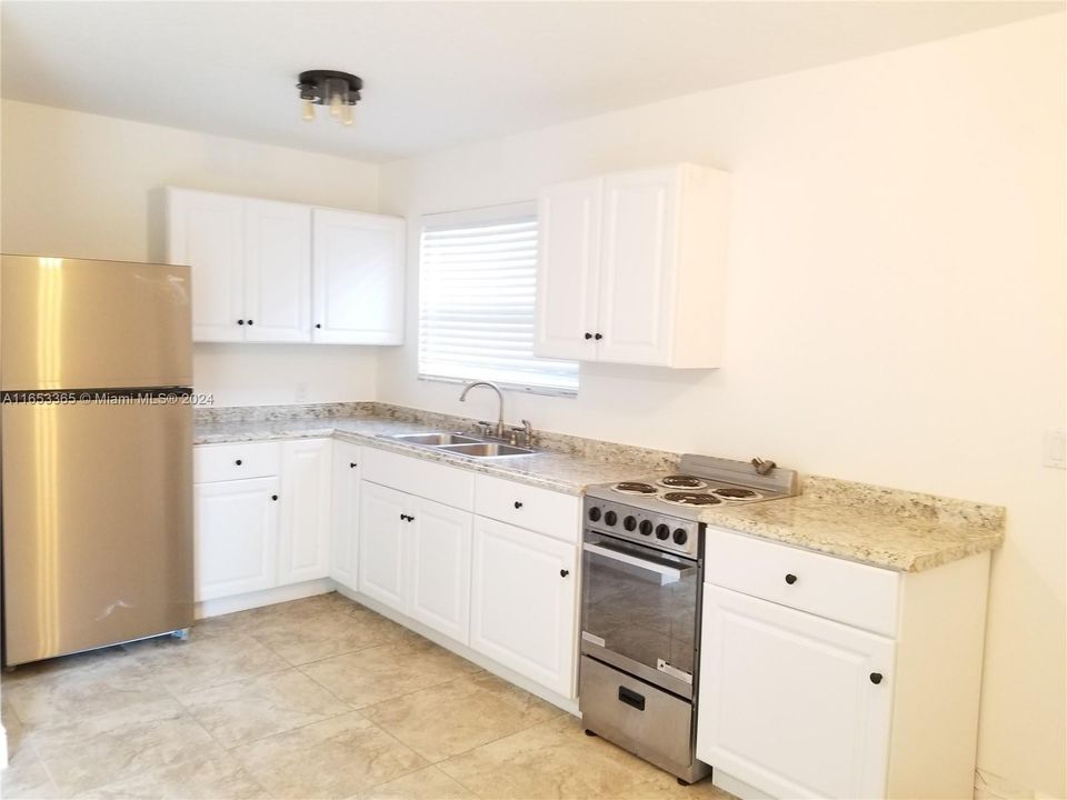 For Rent: $2,200 (1 beds, 1 baths, 640 Square Feet)