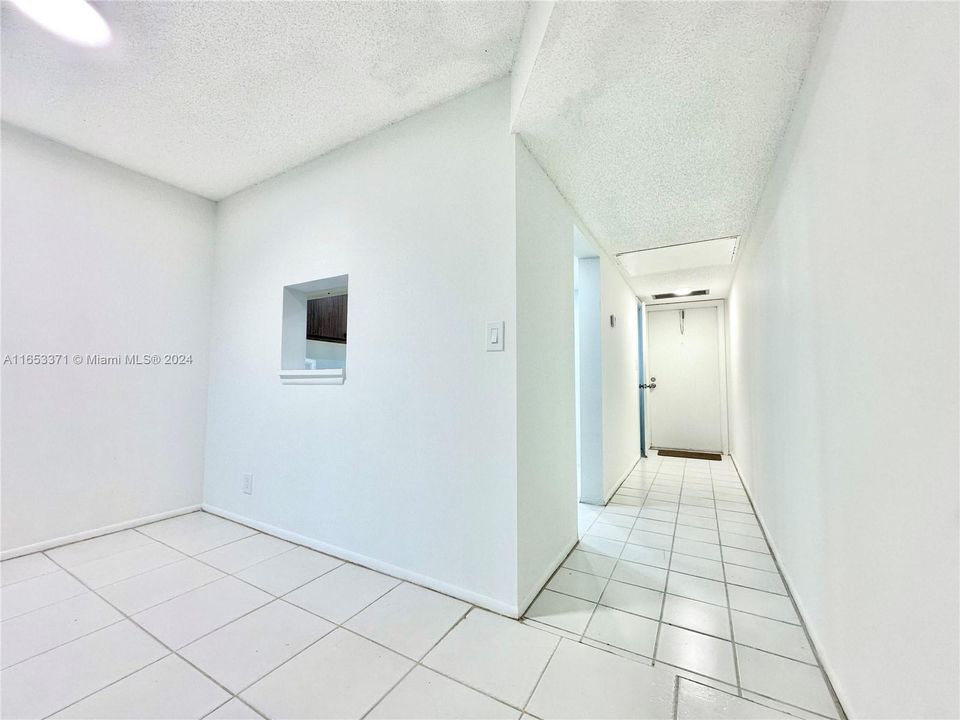 For Rent: $1,690 (1 beds, 1 baths, 750 Square Feet)