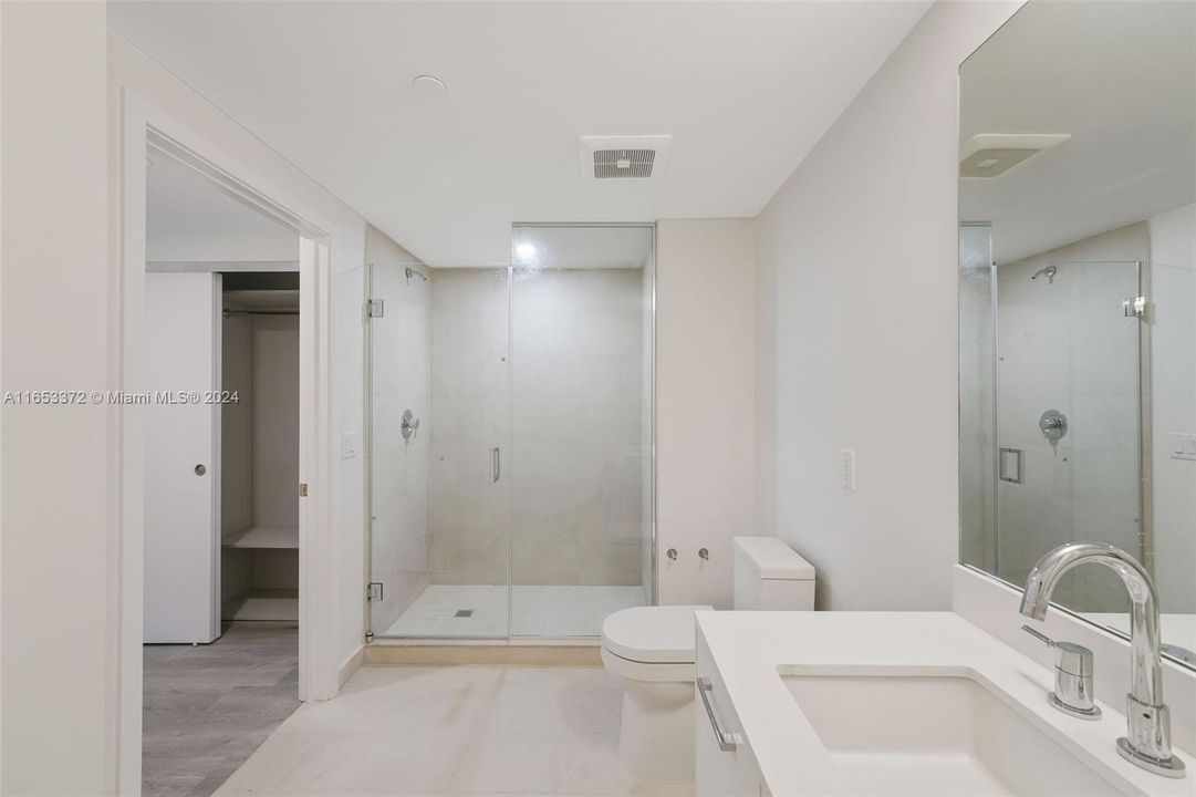 Active With Contract: $4,466 (1 beds, 1 baths, 825 Square Feet)