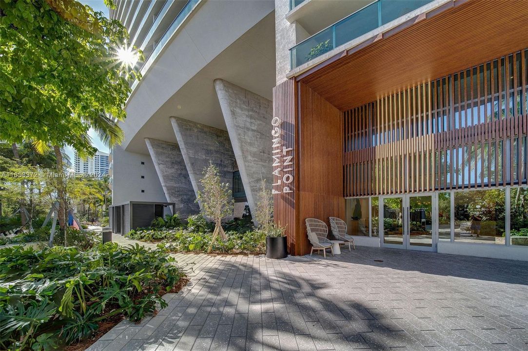 Active With Contract: $4,466 (1 beds, 1 baths, 825 Square Feet)