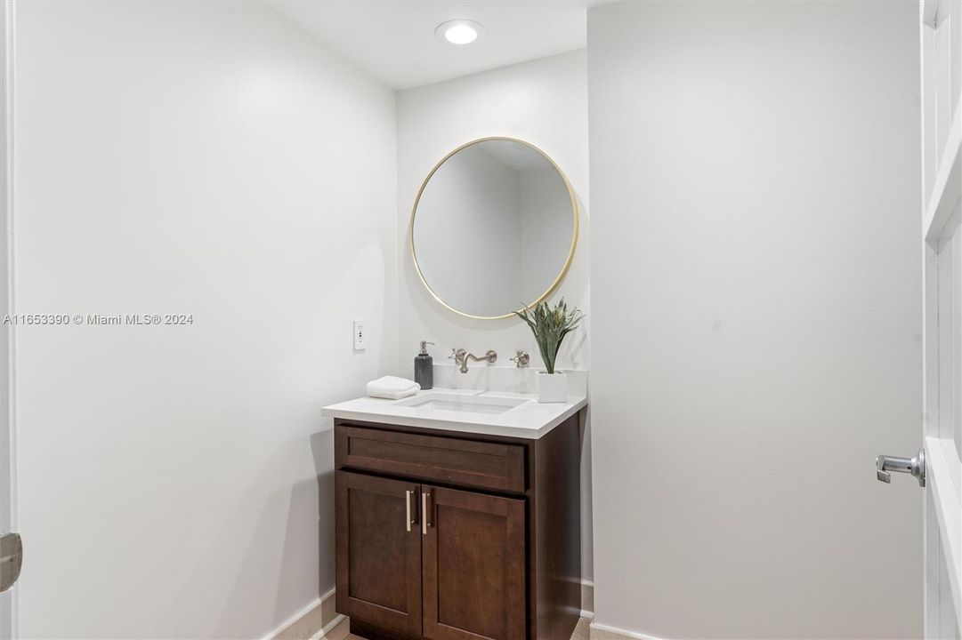 HALF BATH/POWDER ROOM