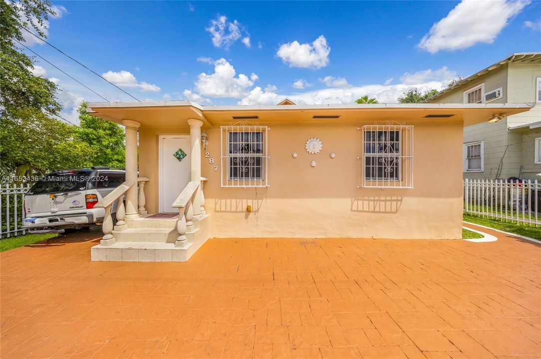 For Sale: $1,800,000 (3 beds, 1 baths, 1256 Square Feet)