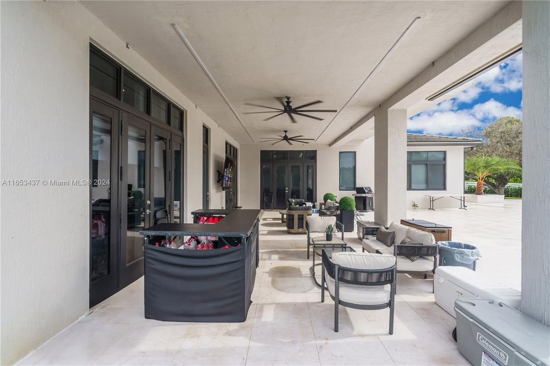 For Sale: $3,750,000 (5 beds, 4 baths, 5122 Square Feet)