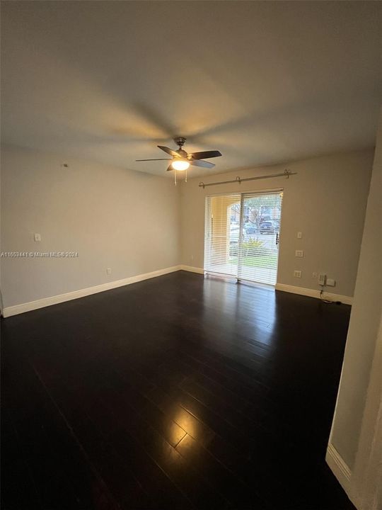 For Rent: $2,150 (2 beds, 1 baths, 1015 Square Feet)