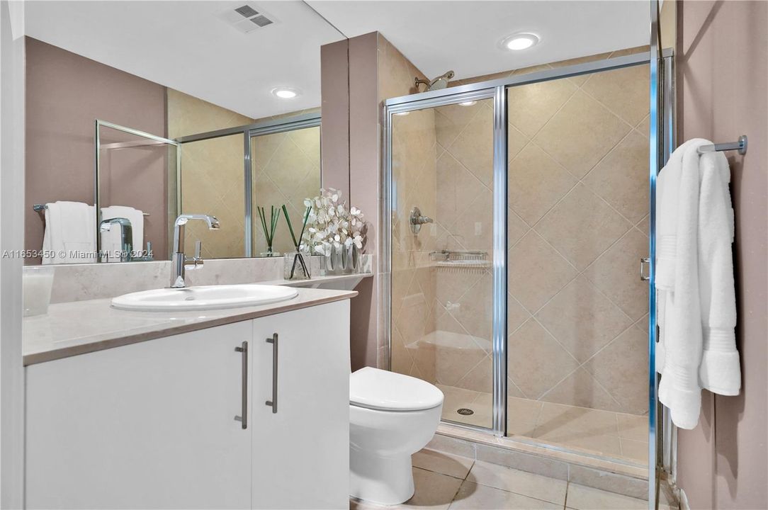 Vendido Recientemente: $725,000 (2 camas, 2 baños, 1227 Pies cuadrados)