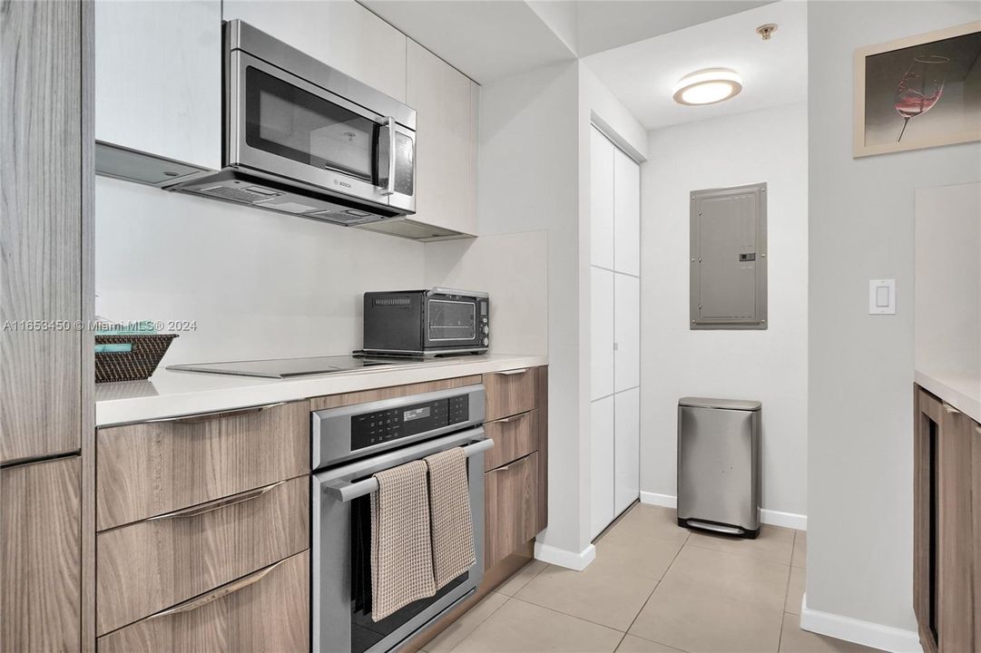 Vendido Recientemente: $725,000 (2 camas, 2 baños, 1227 Pies cuadrados)