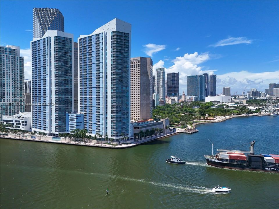 Vendido Recientemente: $725,000 (2 camas, 2 baños, 1227 Pies cuadrados)