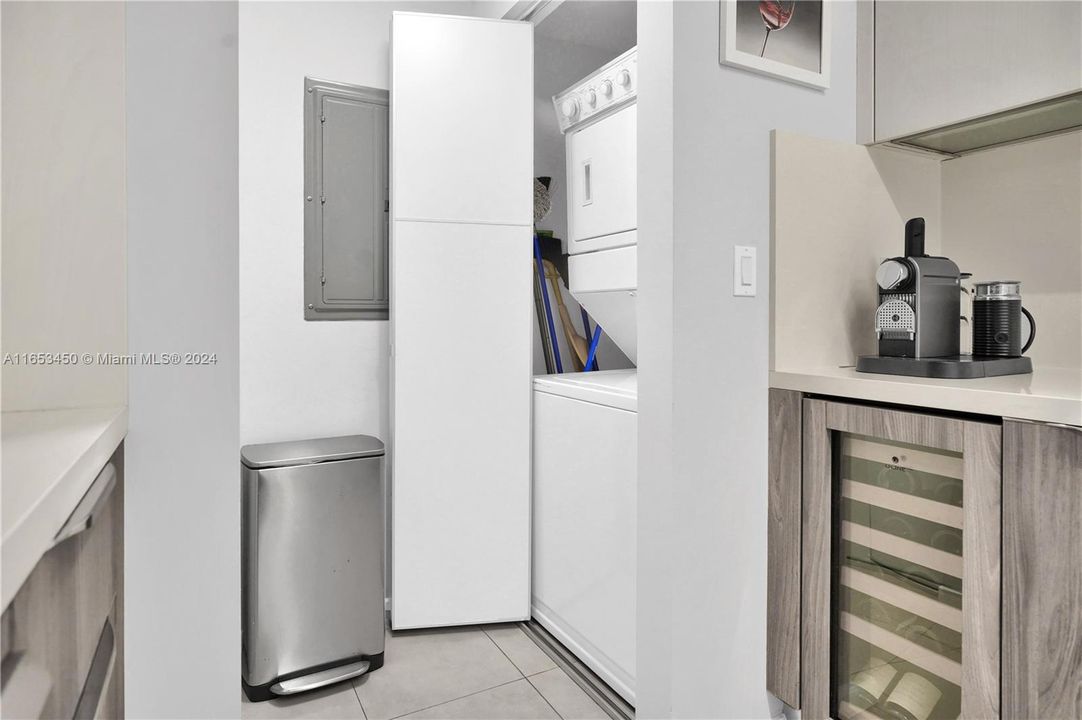 Vendido Recientemente: $725,000 (2 camas, 2 baños, 1227 Pies cuadrados)