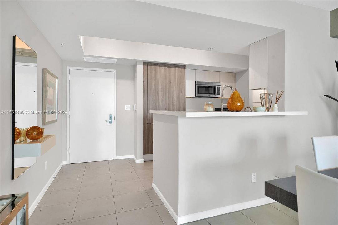 Vendido Recientemente: $725,000 (2 camas, 2 baños, 1227 Pies cuadrados)