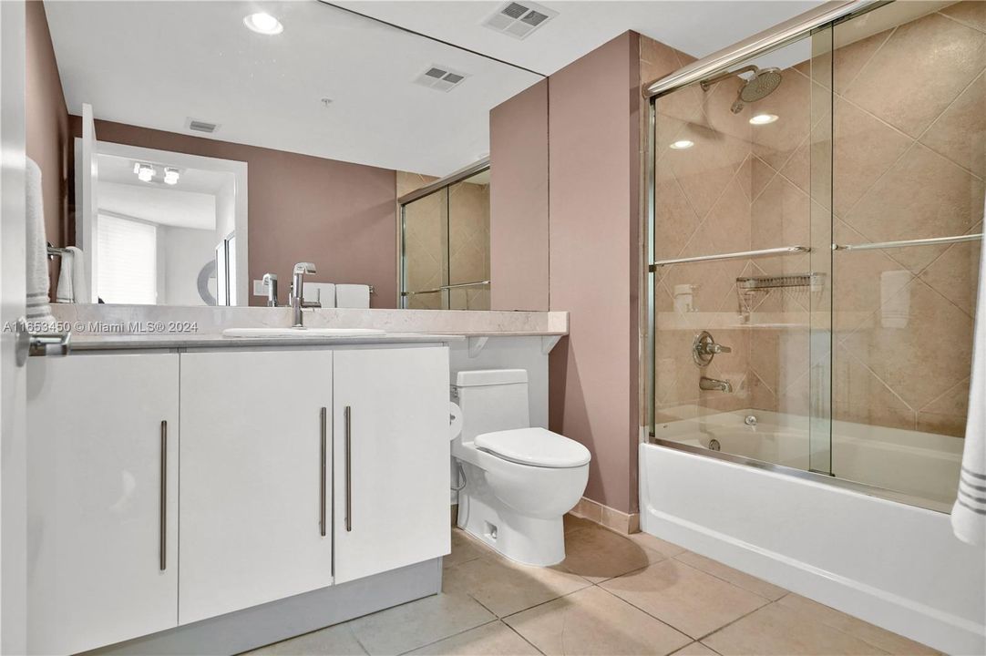 Vendido Recientemente: $725,000 (2 camas, 2 baños, 1227 Pies cuadrados)