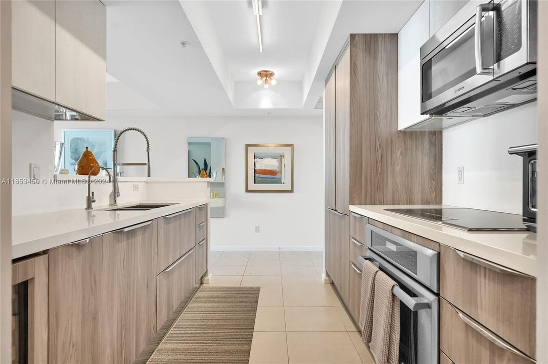 Vendido Recientemente: $725,000 (2 camas, 2 baños, 1227 Pies cuadrados)