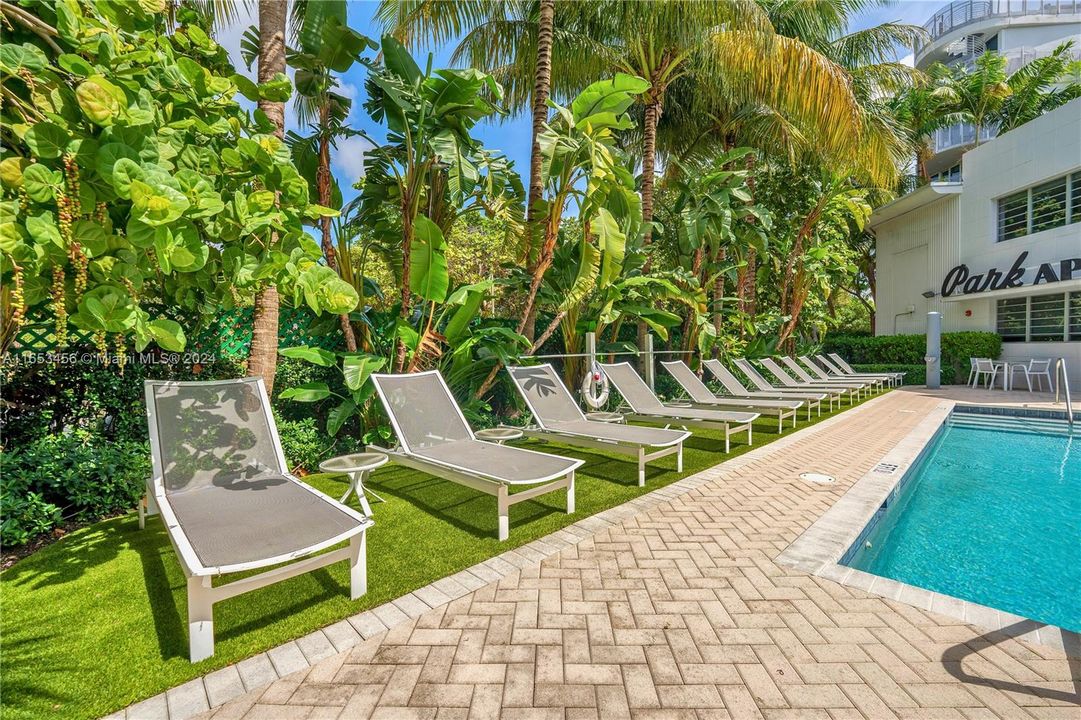 Two resort-style pools with private cabanas, ideal for lounging and enjoying the Miami Beach sun in style.