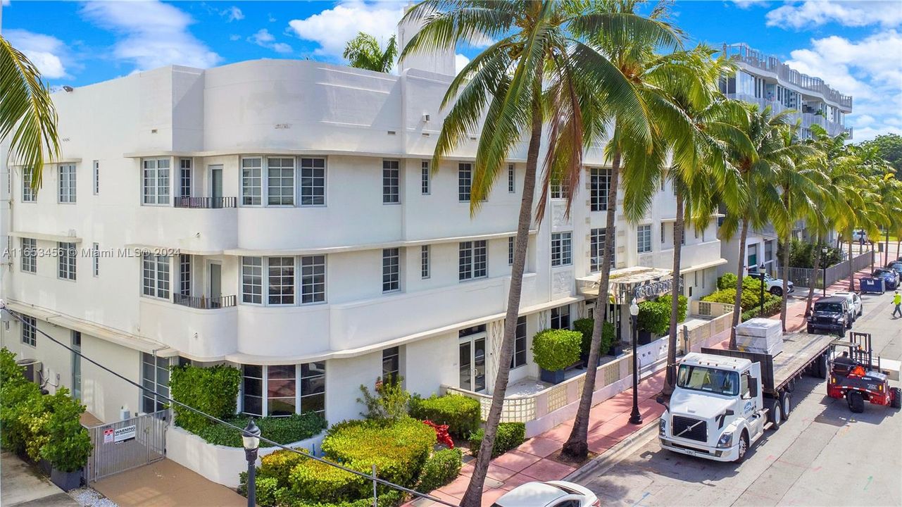 Stylish 2008 resort-style building with Art Deco-inspired design, providing a blend of modern luxury and historic charm in the heart of Miami Beach.