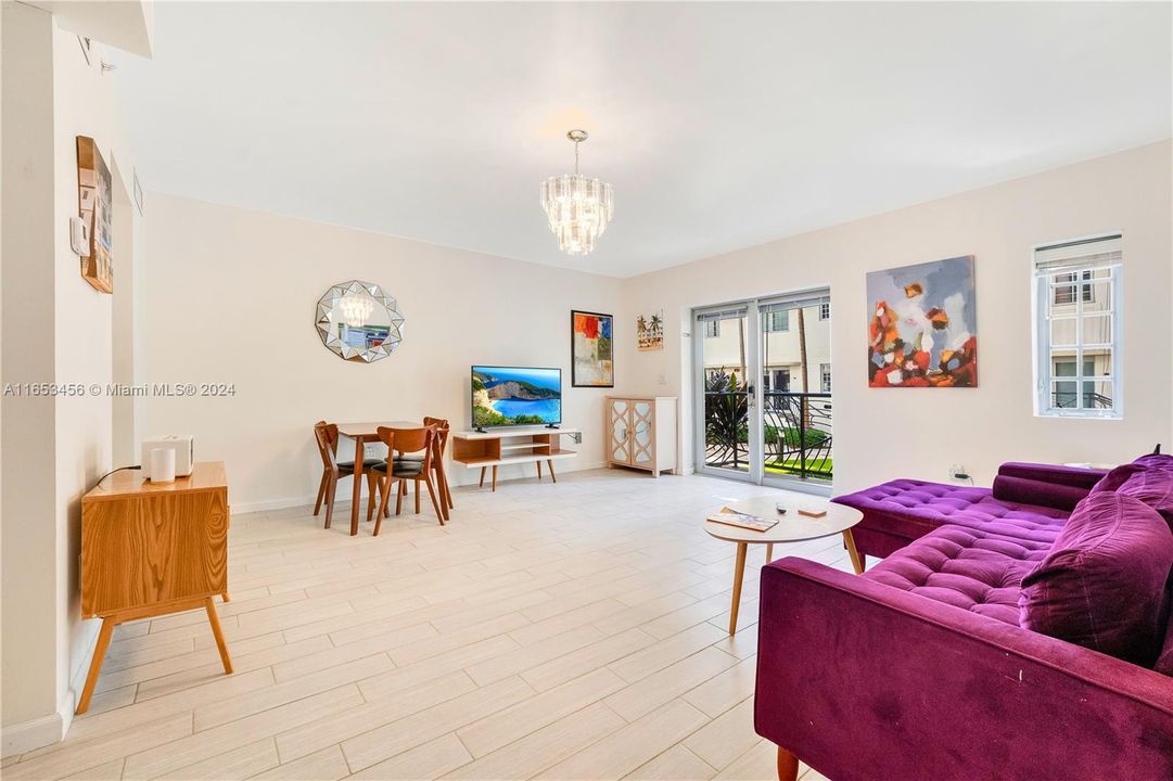 living area offers a perfect spot for relaxation with a view of the Art Deco Fountain and courtyard.