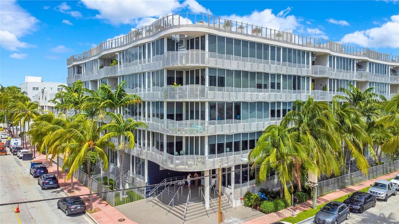 Stylish 2008 resort-style building with Art Deco-inspired design, providing a blend of modern luxury and historic charm in the heart of Miami Beach.