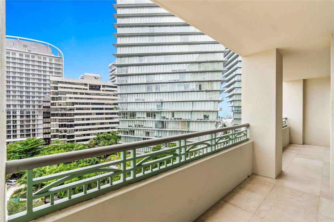 Active With Contract: $16,000 (2 beds, 2 baths, 2028 Square Feet)