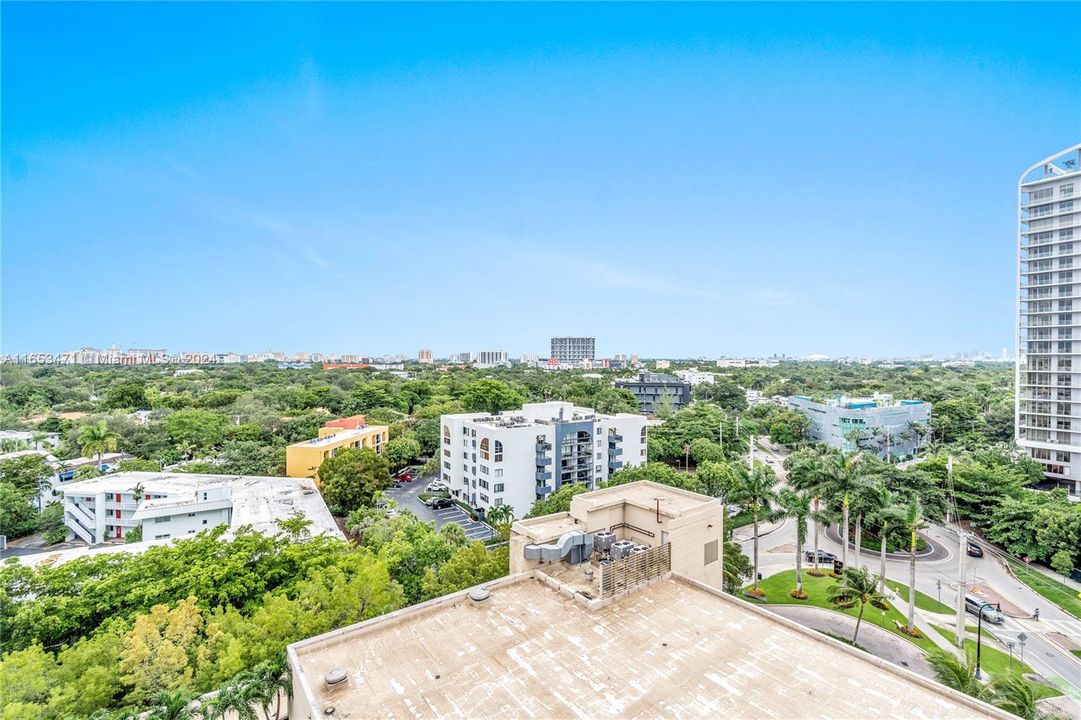 Active With Contract: $16,000 (2 beds, 2 baths, 2028 Square Feet)