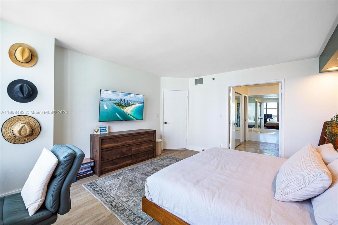 For Sale: $555,000 (2 beds, 2 baths, 1150 Square Feet)