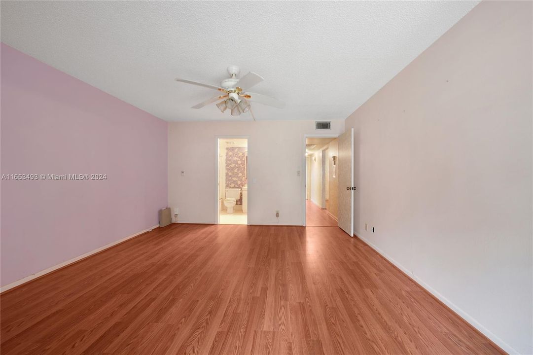 For Sale: $140,000 (2 beds, 2 baths, 1156 Square Feet)