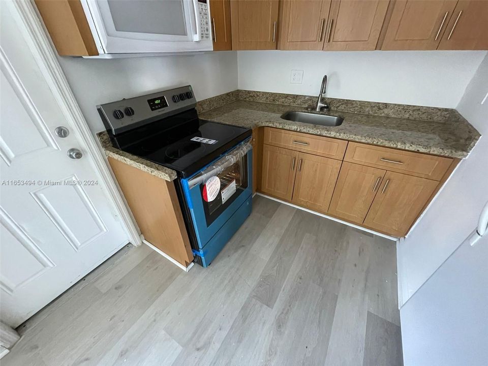 Recently Rented: $1,650 (1 beds, 1 baths, 700 Square Feet)