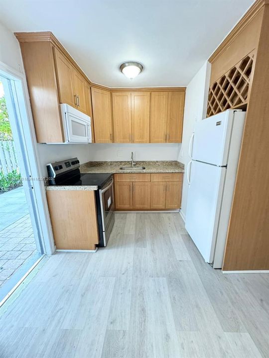 Recently Rented: $1,650 (1 beds, 1 baths, 700 Square Feet)