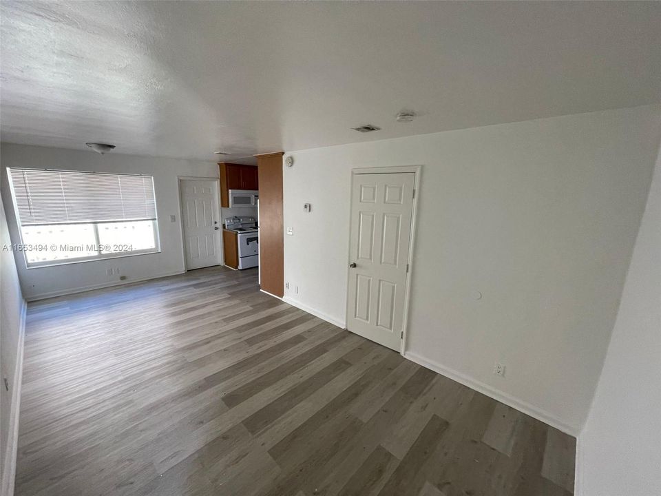 Recently Rented: $1,650 (1 beds, 1 baths, 700 Square Feet)