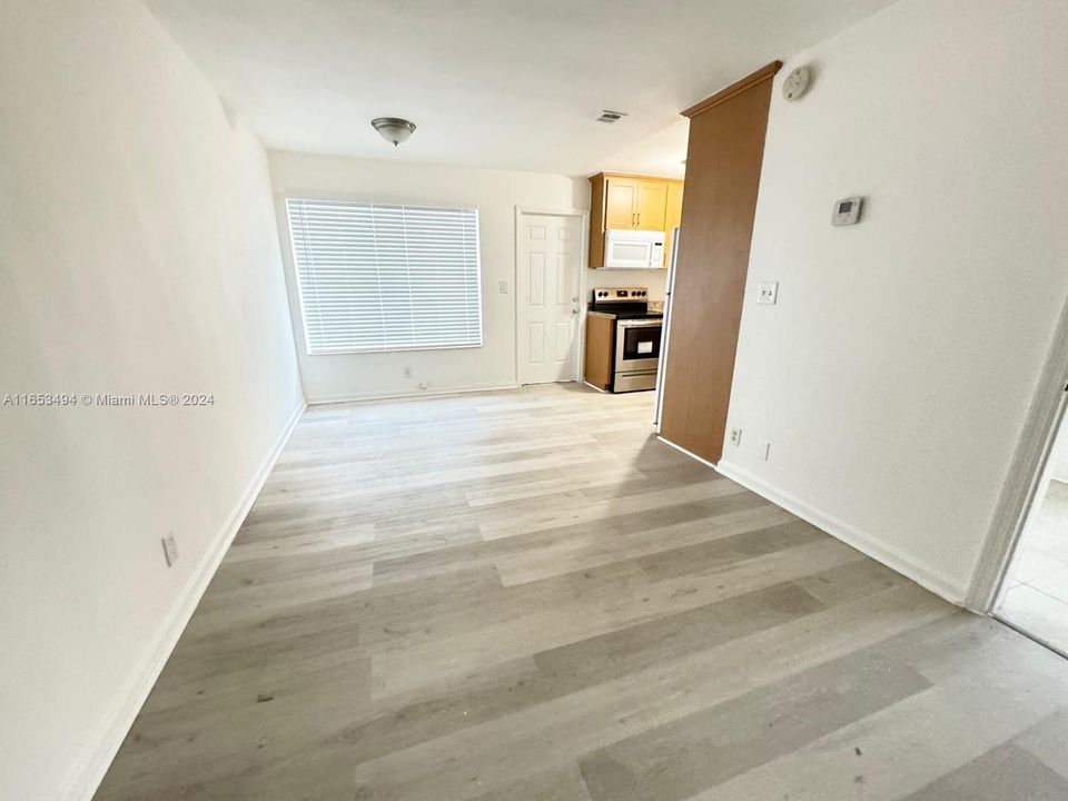 Recently Rented: $1,650 (1 beds, 1 baths, 700 Square Feet)
