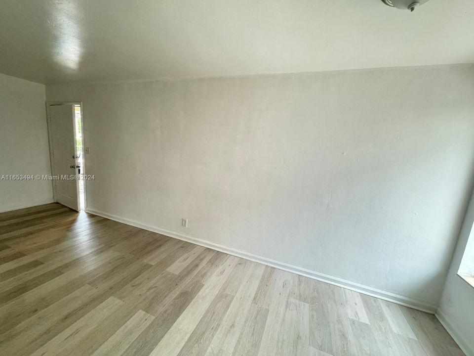 Recently Rented: $1,650 (1 beds, 1 baths, 700 Square Feet)