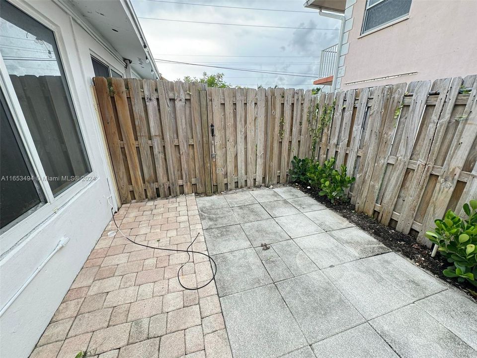 Recently Rented: $1,650 (1 beds, 1 baths, 700 Square Feet)