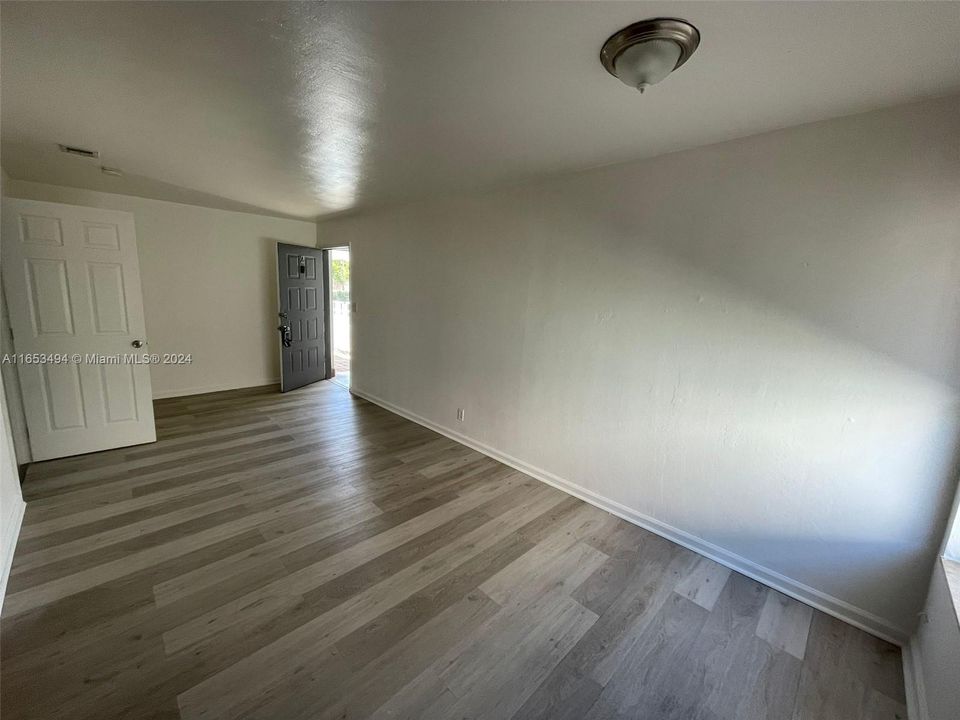 Recently Rented: $1,650 (1 beds, 1 baths, 700 Square Feet)