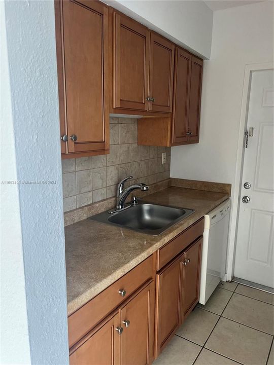 For Sale: $175,000 (0 beds, 1 baths, 406 Square Feet)