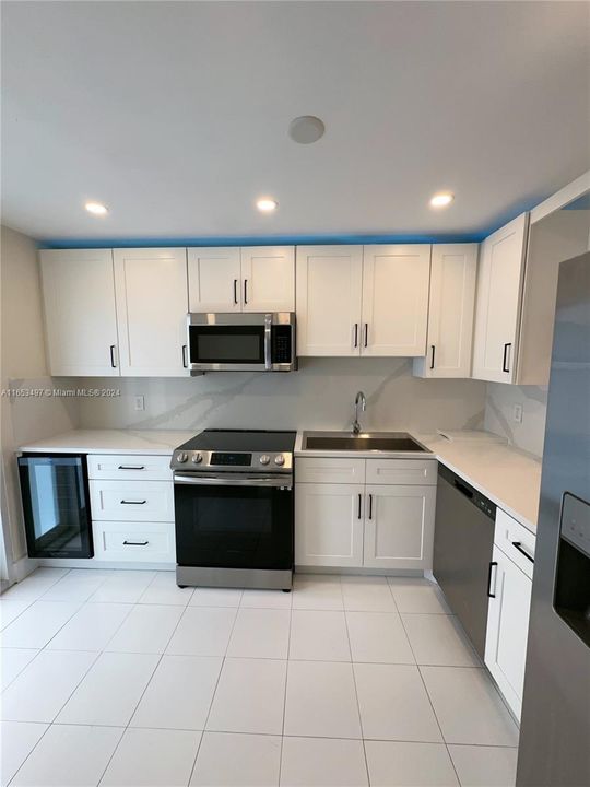 Active With Contract: $2,550 (1 beds, 1 baths, 1050 Square Feet)