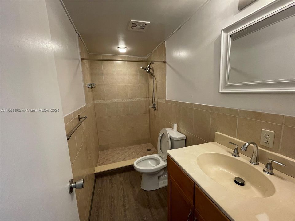 Activo con contrato: $185,000 (4 camas, 3 baños, 0 Pies cuadrados)