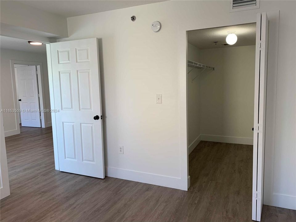 For Sale: $310,000 (2 beds, 2 baths, 900 Square Feet)