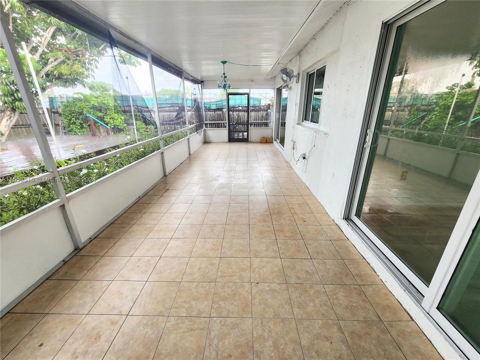 En Venta: $450,000 (2 camas, 2 baños, 1200 Pies cuadrados)