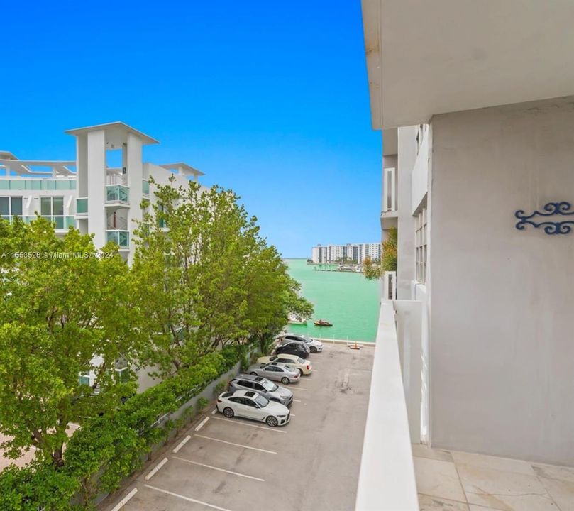 For Sale: $358,500 (2 beds, 2 baths, 1100 Square Feet)