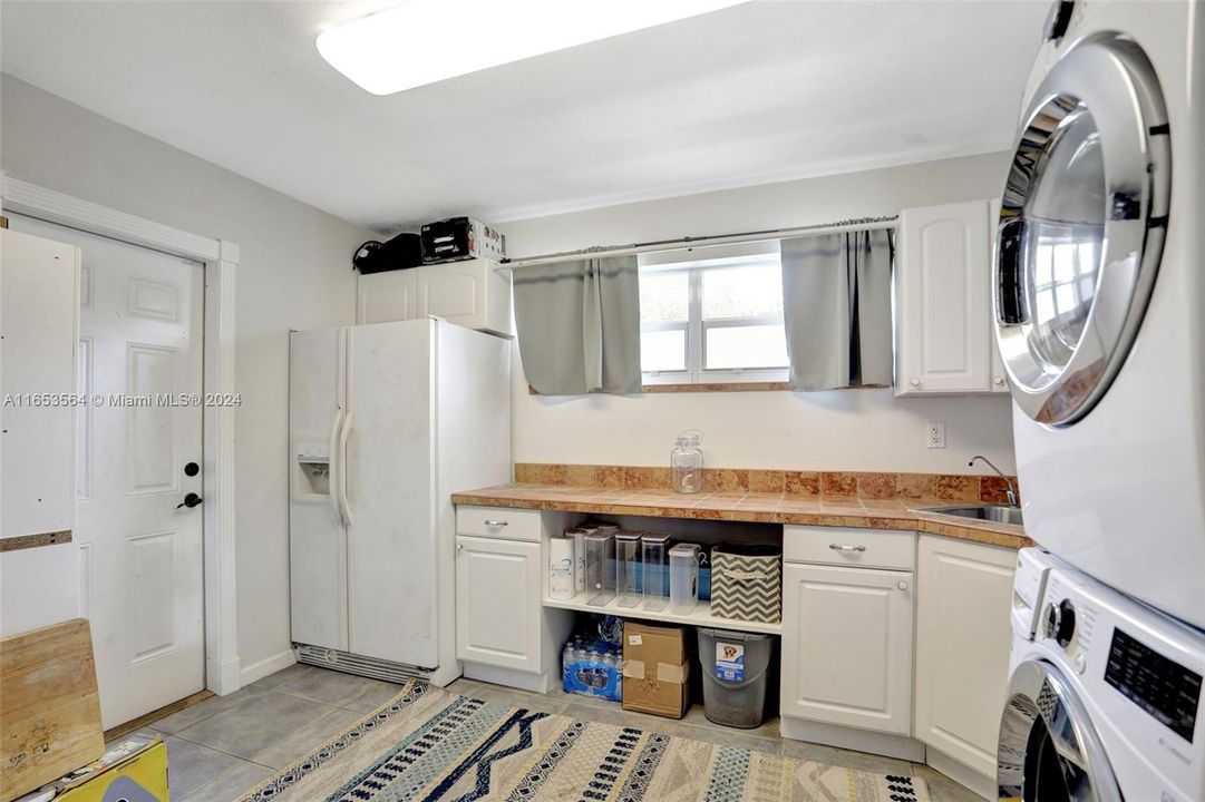 For Sale: $665,000 (4 beds, 2 baths, 2088 Square Feet)