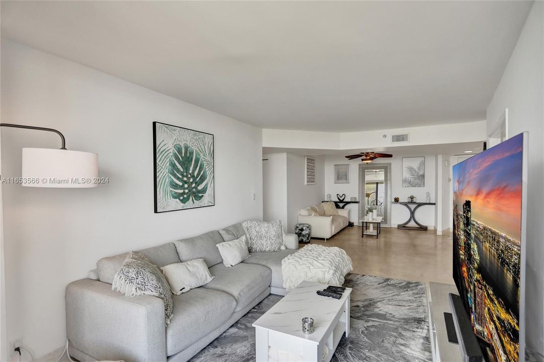 For Sale: $425,000 (2 beds, 2 baths, 1230 Square Feet)