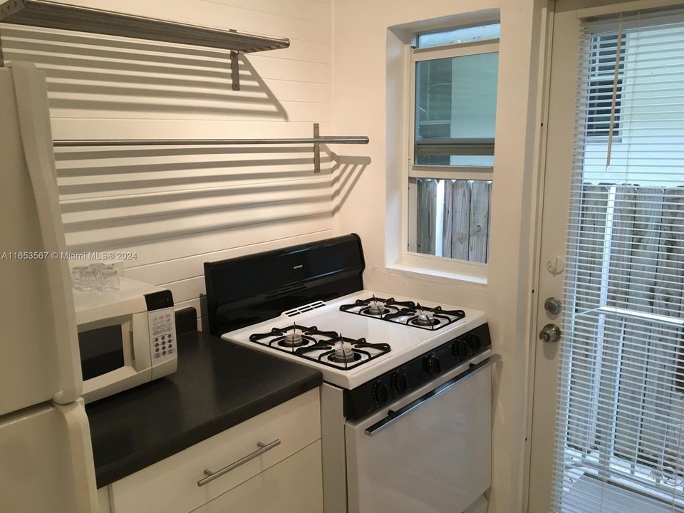 For Sale: $225,000 (0 beds, 1 baths, 400 Square Feet)